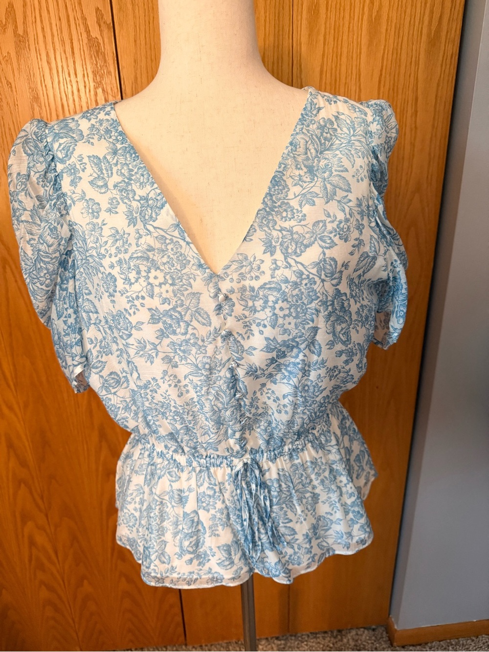 Gorgeous! 1. State Floral Top M